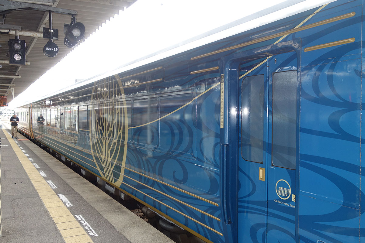 四国まんなか千年ものがたり車両