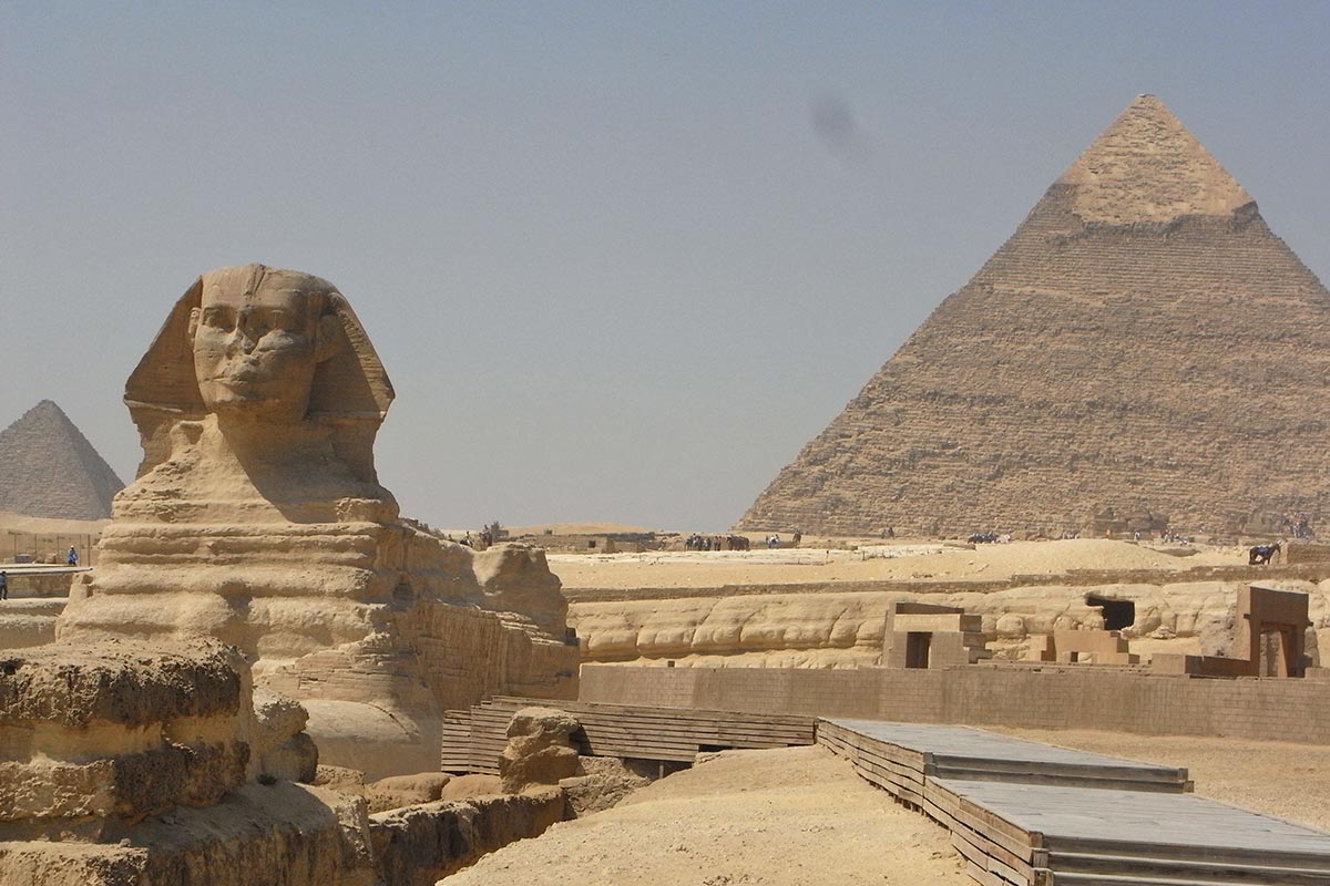 スフィンクスとピラミッド