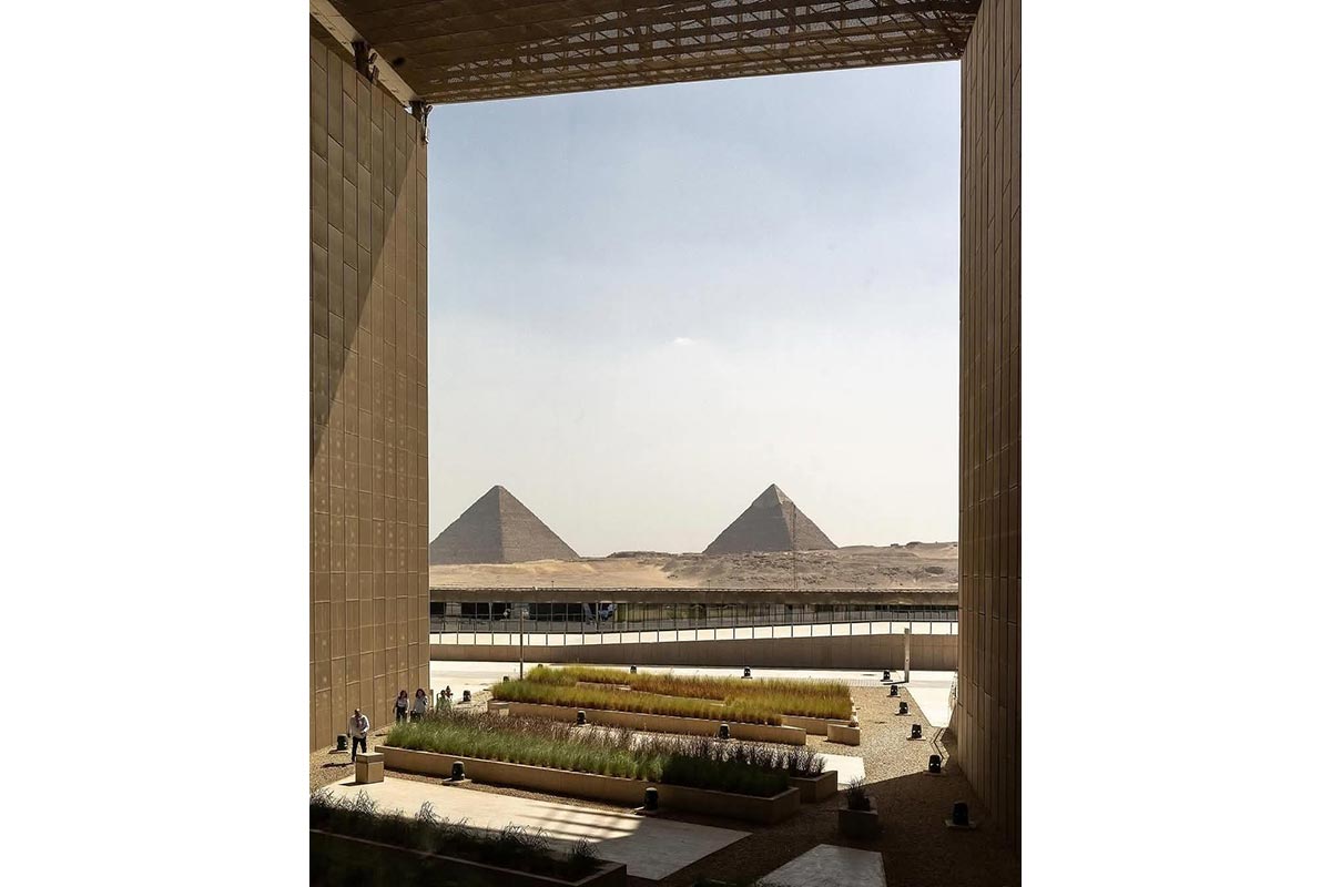 大エジプト博物館からのピラミッド