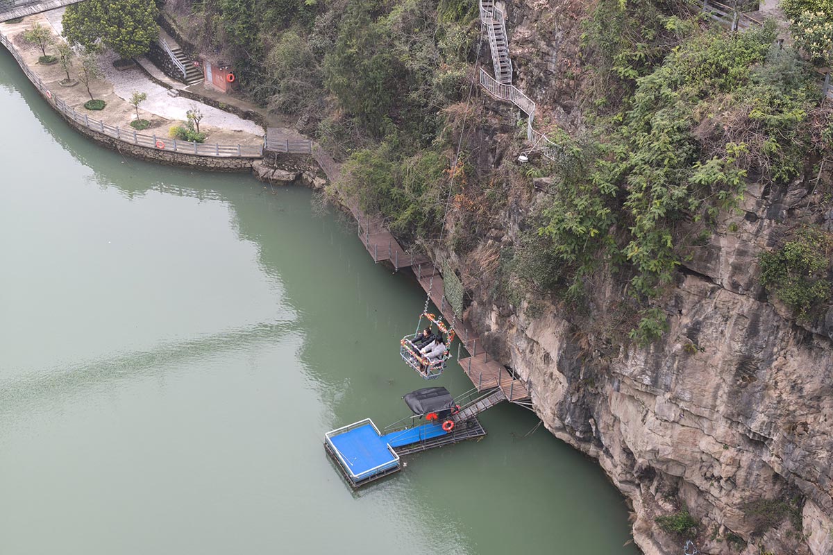 ⑱西陵峡では空中ブランコも体験可