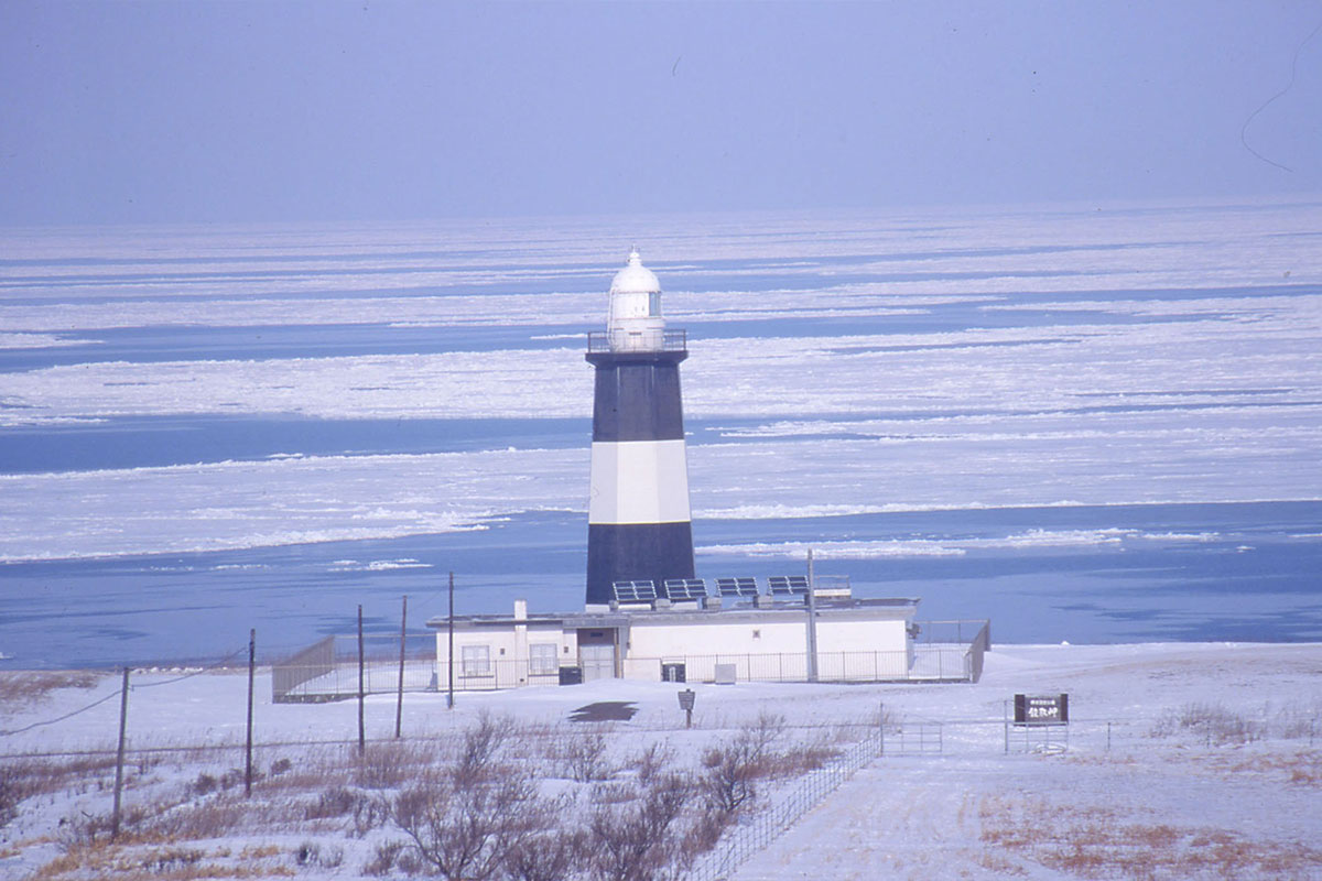 能取岬と流氷　写真提供：網走市観光協会