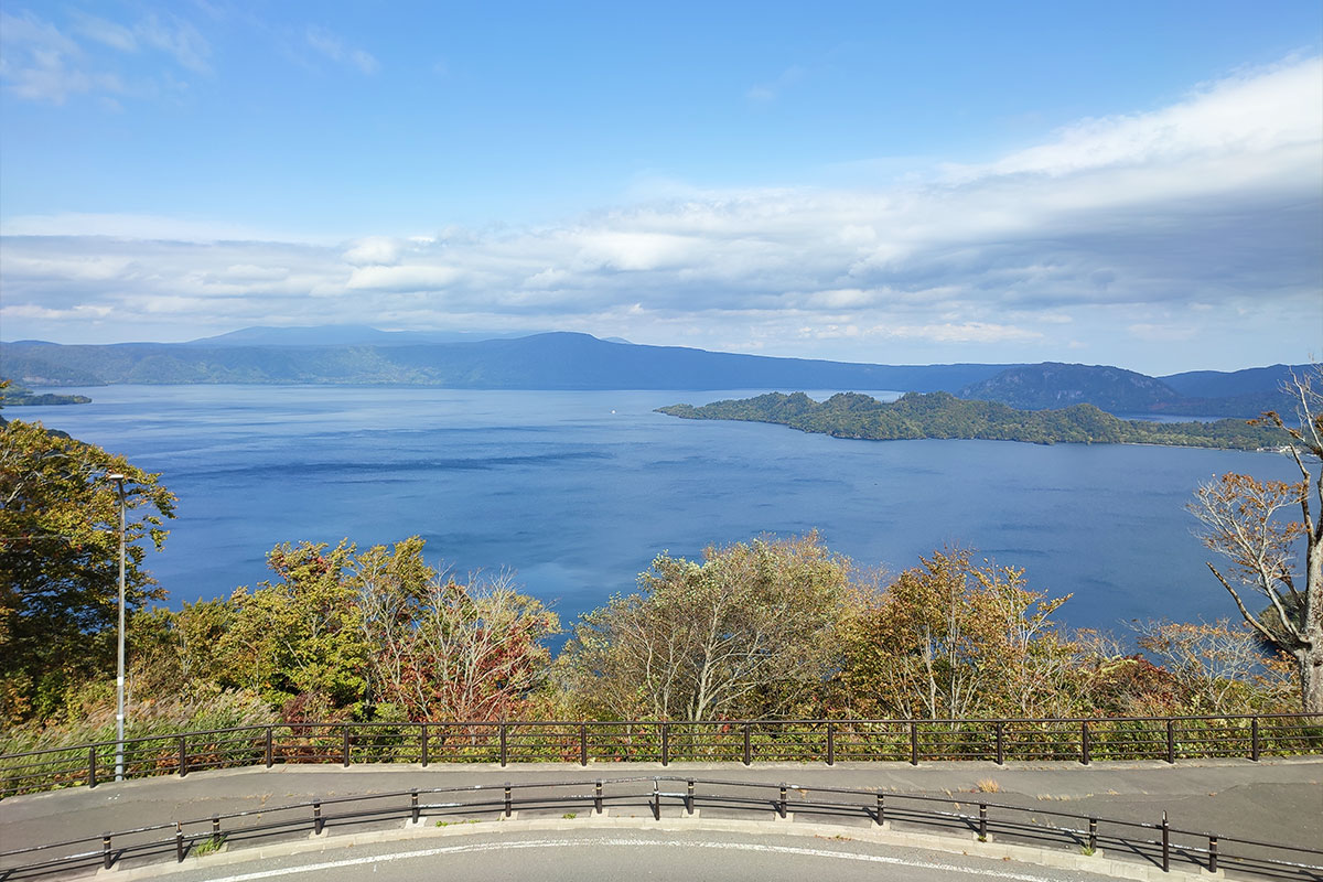 発荷峠展望台から望む十和田湖