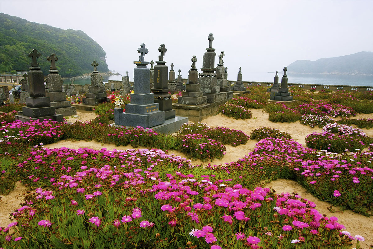 頭ヶ島カトリック墓地（写真提供：（一社）長崎県観光連盟）