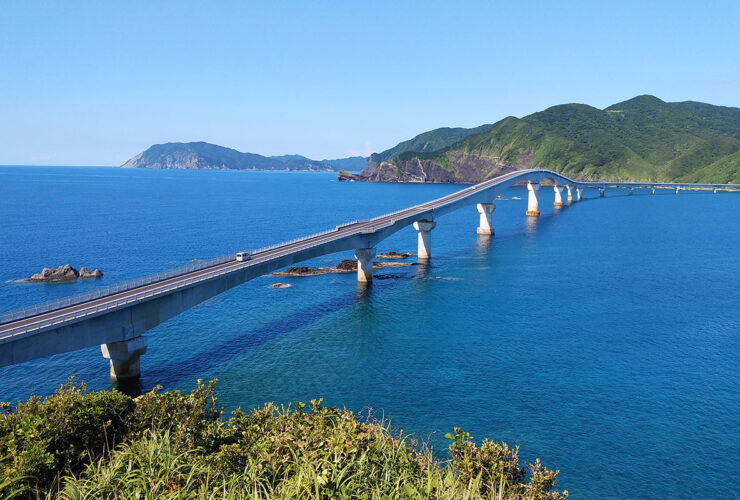 鹿児島県一長い甑大橋 鳥の巣山展望所から