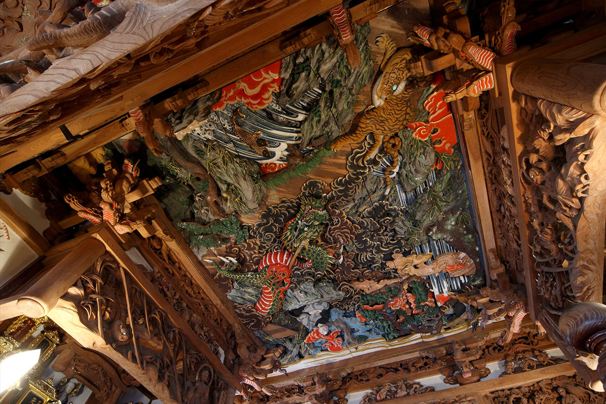 西福寺 道元禅師猛虎調伏の図 天井彫刻(一社）魚沼市観光協会　提供
