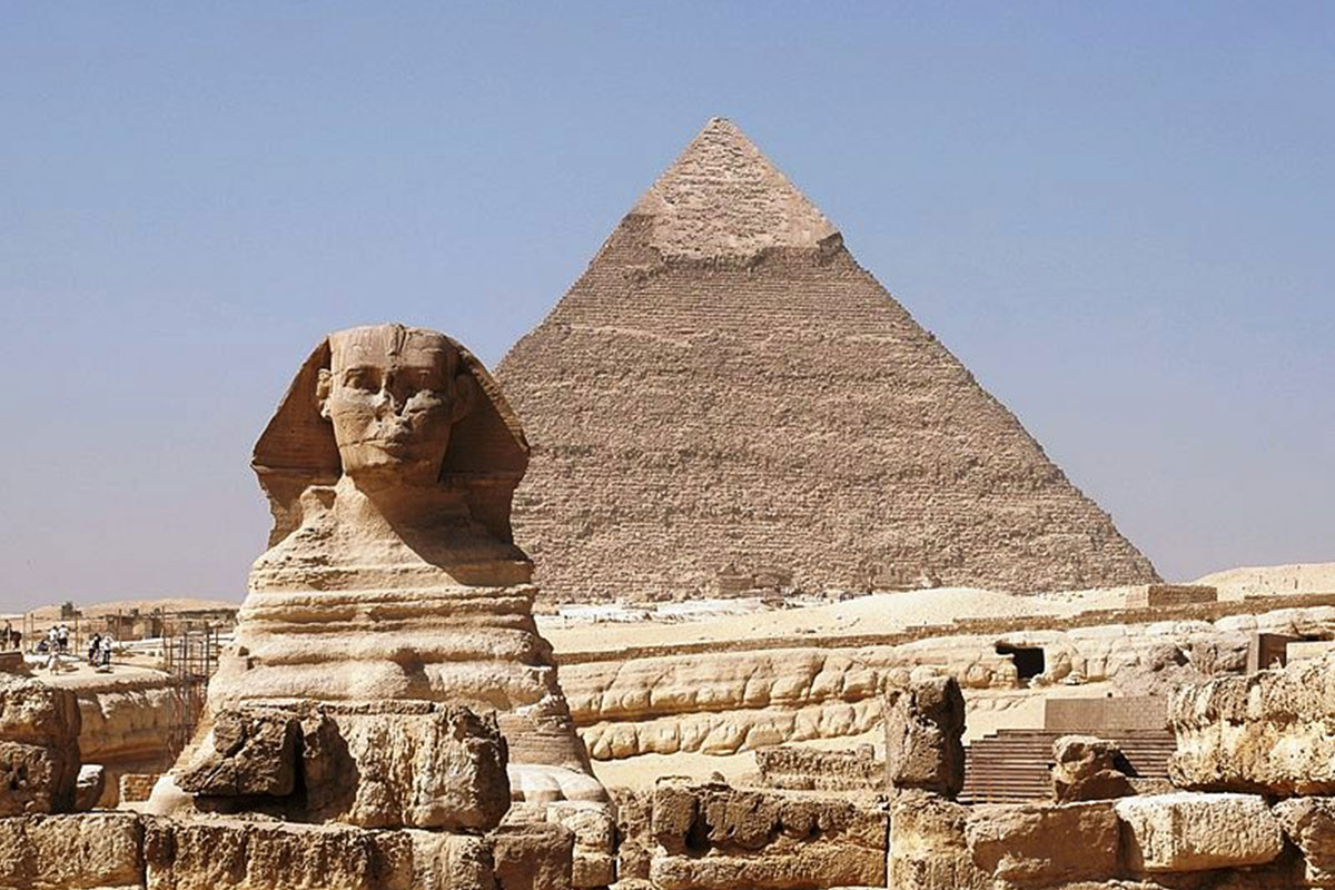 カフラー王のピラミッドとスフィンクス（イメージ）