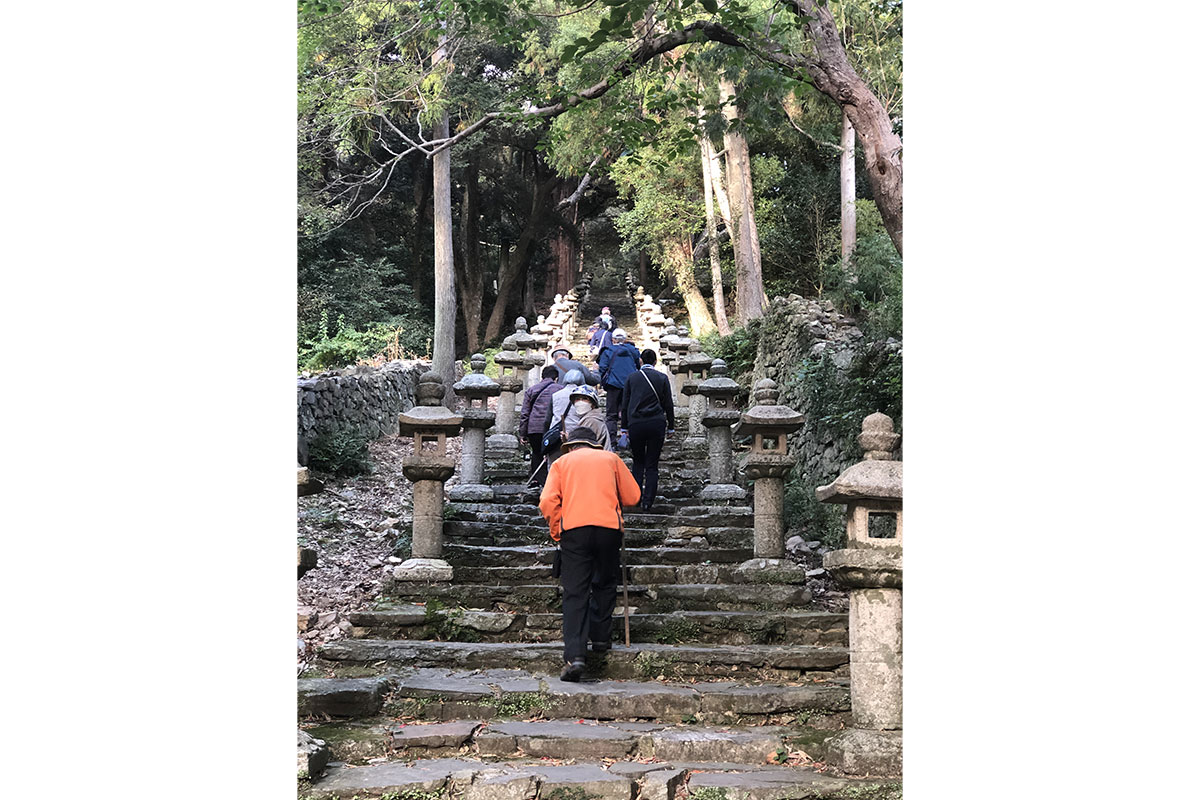 日本三大墓所の一つ万松院の石段