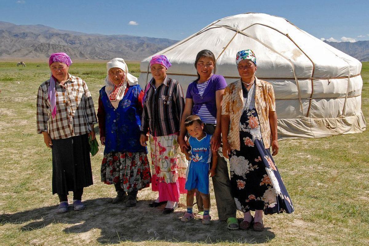 モンゴルの遊牧民ファミリー（イメージ）