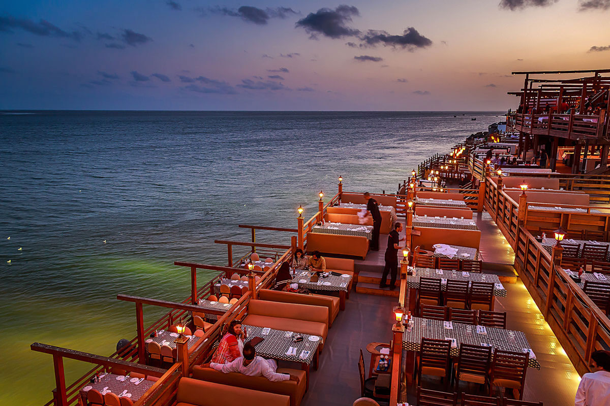 最後の夕食はカラチの海岸沿いにある人気レストラン「KOLACHI]にて（イメージ）