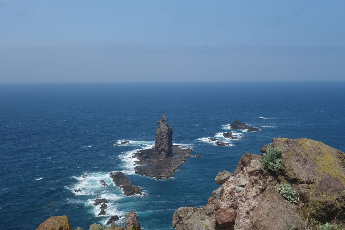 絶景④神威岬から見る神威岩