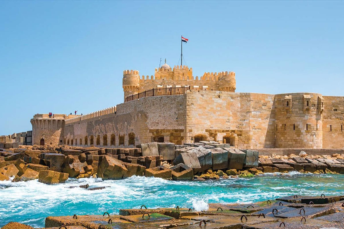地中海に面したアレクサンドリアのカイト・ベイ要塞