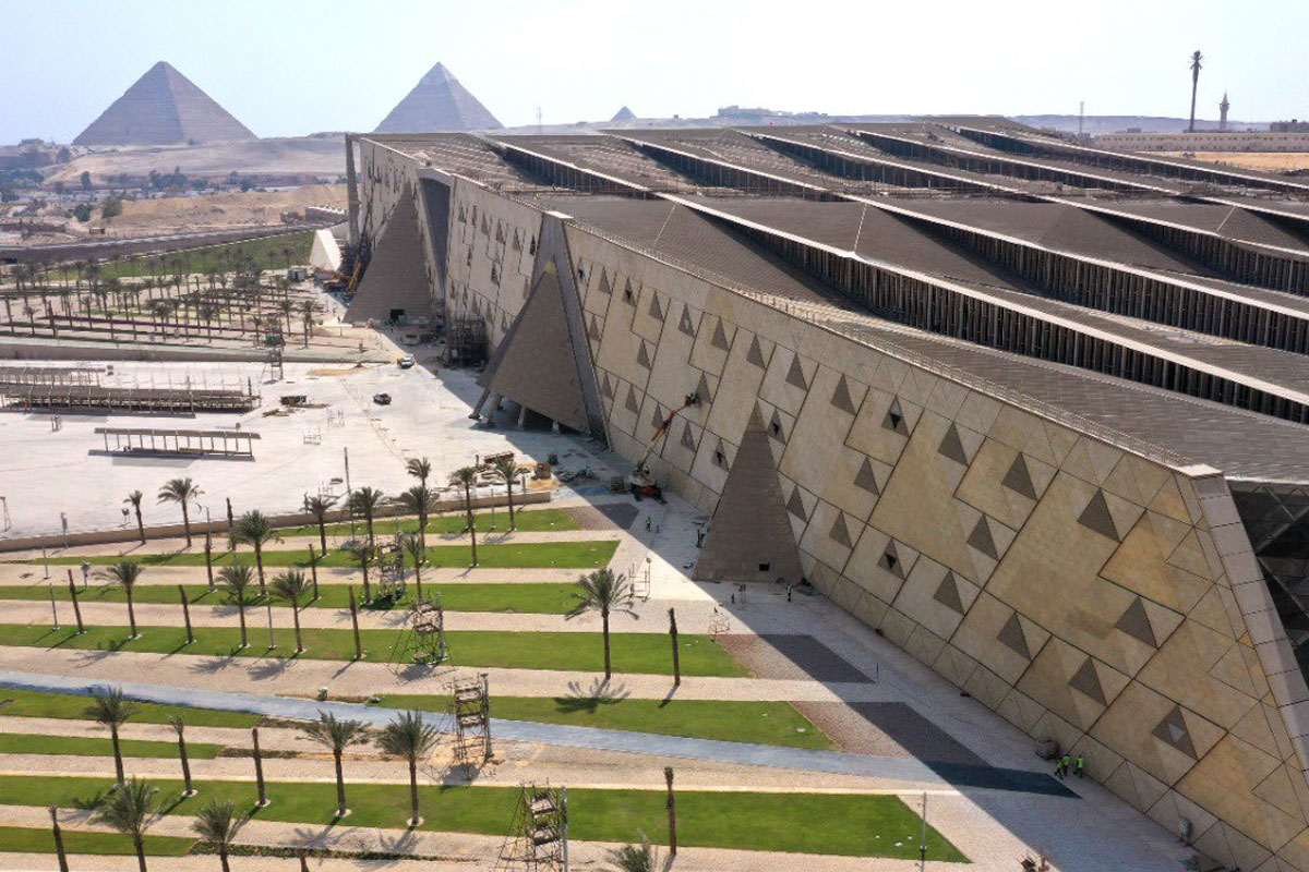 広大な敷地に建つ大エジプト博物館