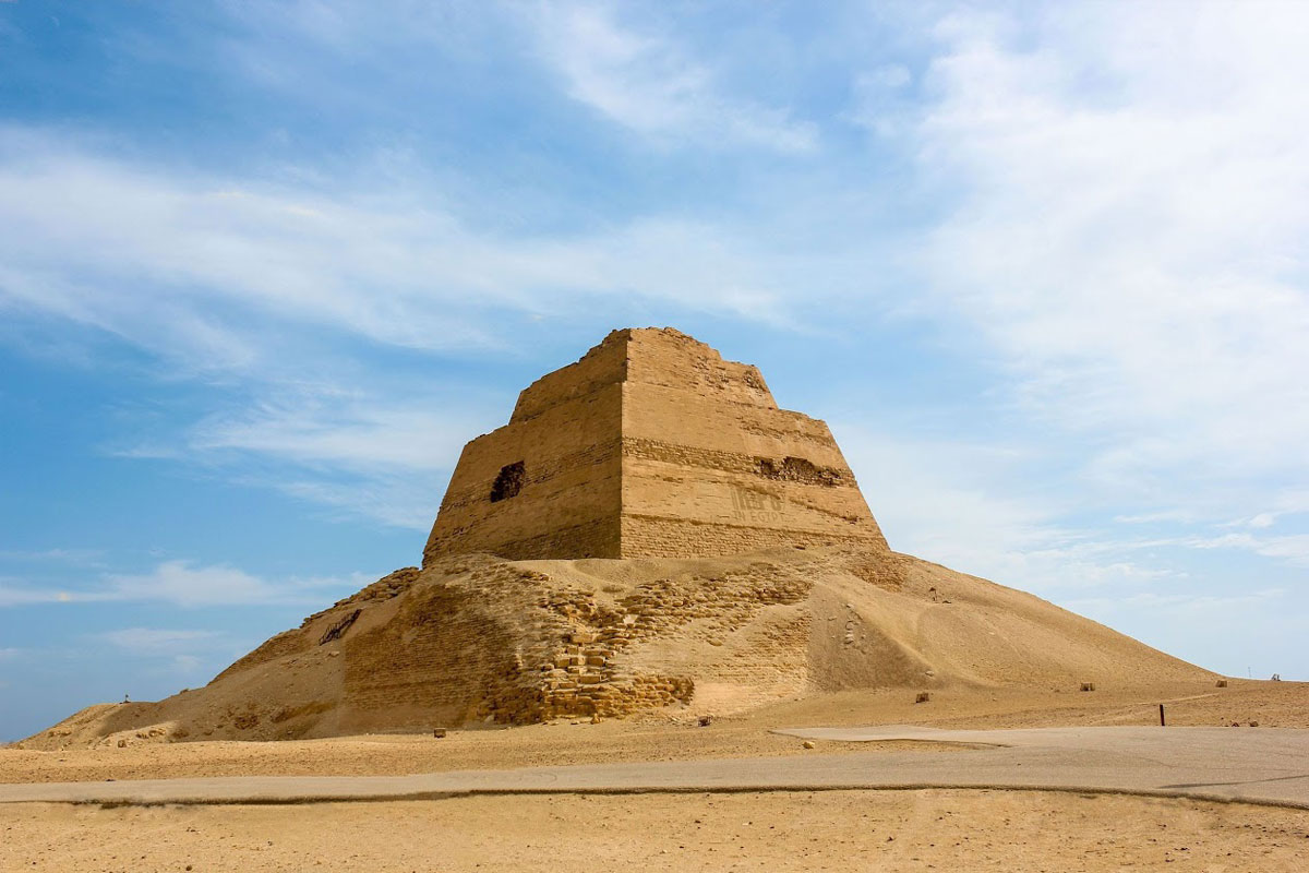 メイドゥームの真正ピラミッド