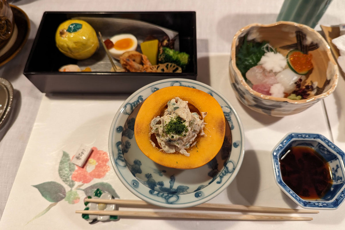 今治では今治を代表する日本料理店「はな亭」でお昼をいただきました