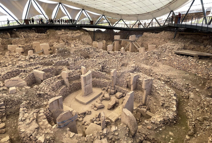 シャンウルファ郊外で発見された世界最古の遺跡「ギョベクリ・テペ」
