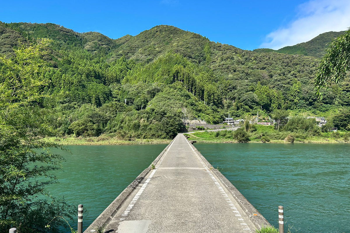 仁淀川　名越屋沈下橋