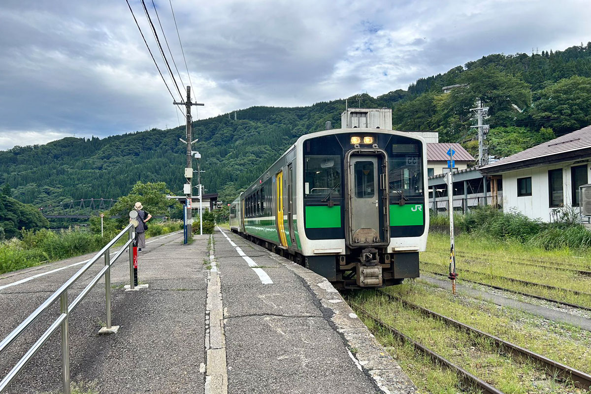 停車中の只見線