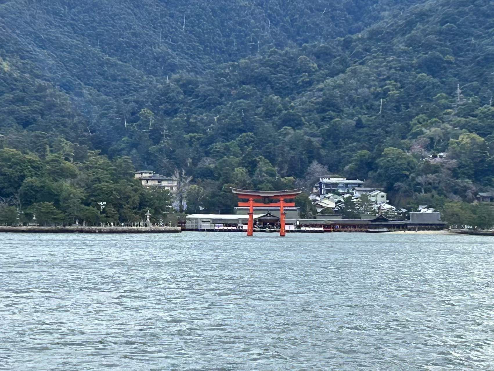 宮島　厳島神社（フェリーから）