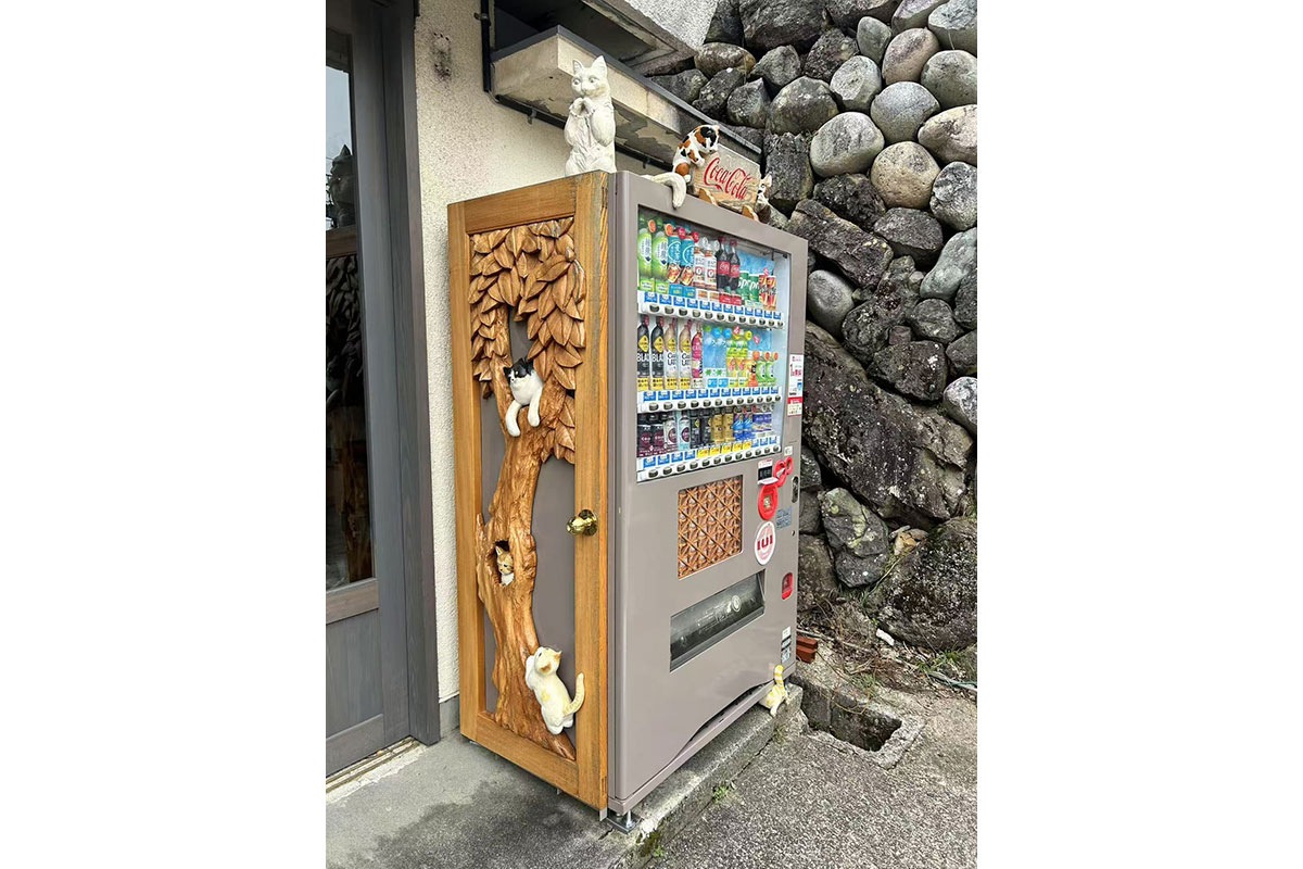 井波　八日町通りの木彫りの猫　何匹いるでしょう？