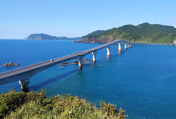 鹿児島県一長い甑大橋 　鳥の巣山展望所から