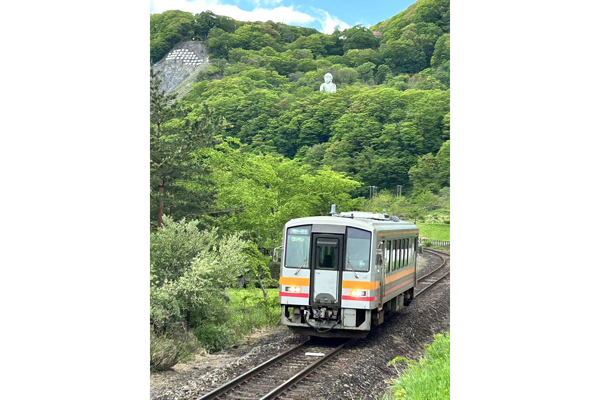 大糸線と白馬大仏