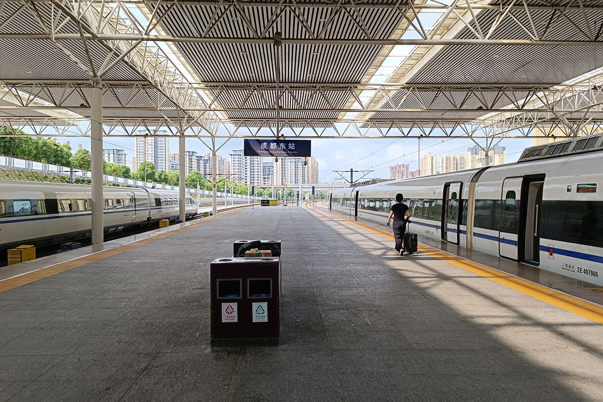 成都東駅ホーム