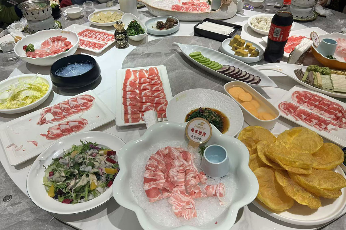 寧夏名物の羊のしゃぶしゃぶ　匂いもなく美味しい