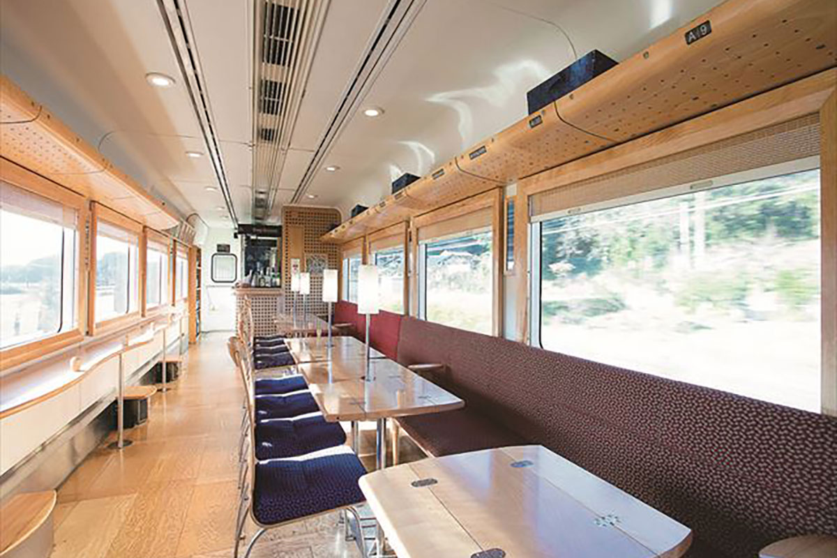 おれんじ食堂内観（１号車）