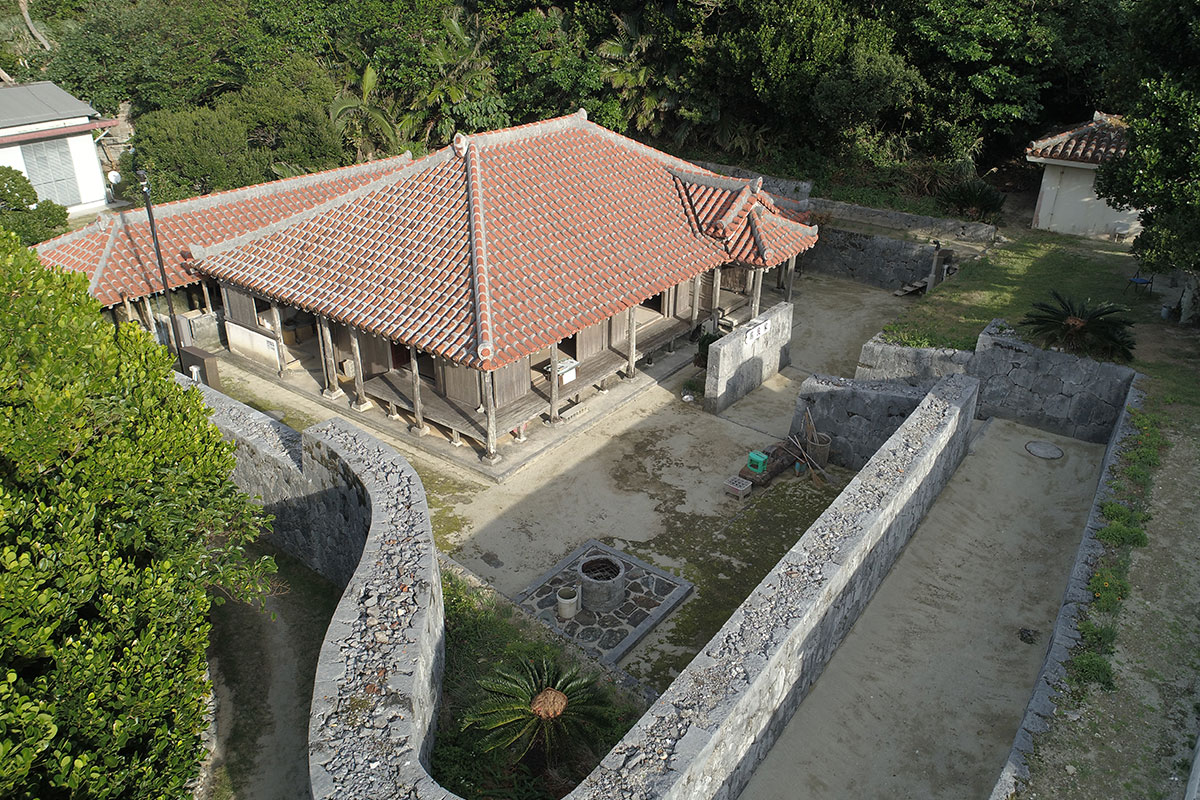 高良家住宅　写真提供：座間味村観光協会