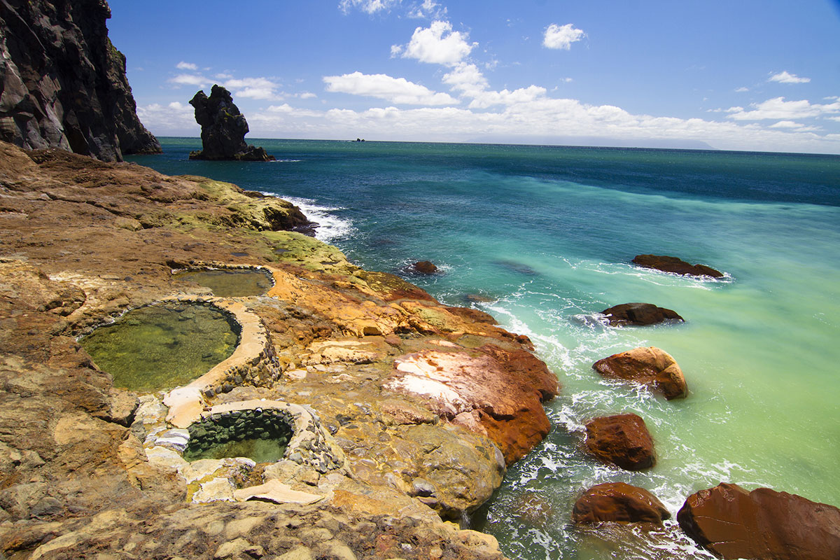 硫黄島　東温泉　写真提供：三島村役場
