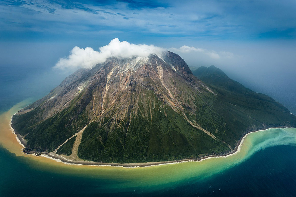 硫黄島（空撮）写真提供：三島村役場