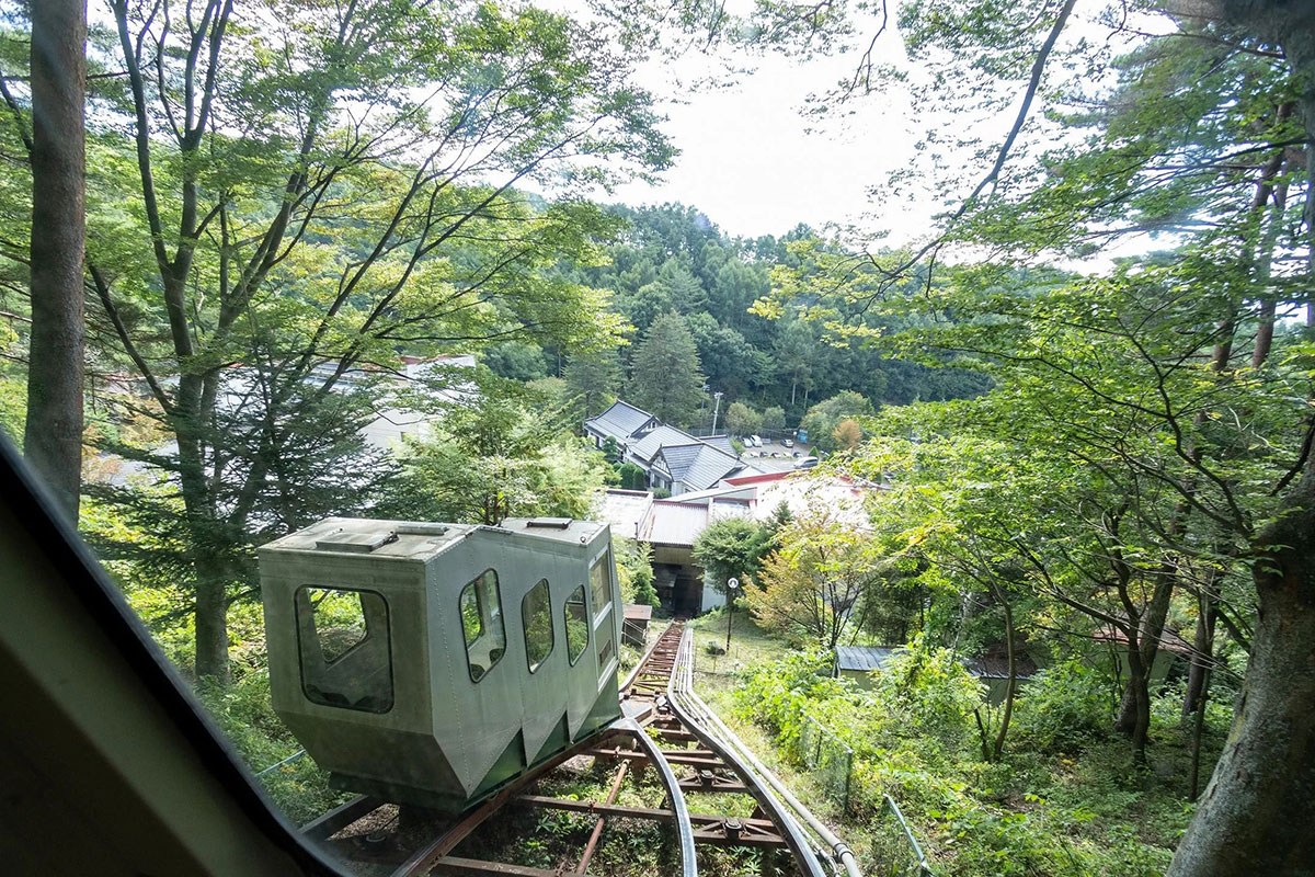 菱野温泉常盤間の登山電車