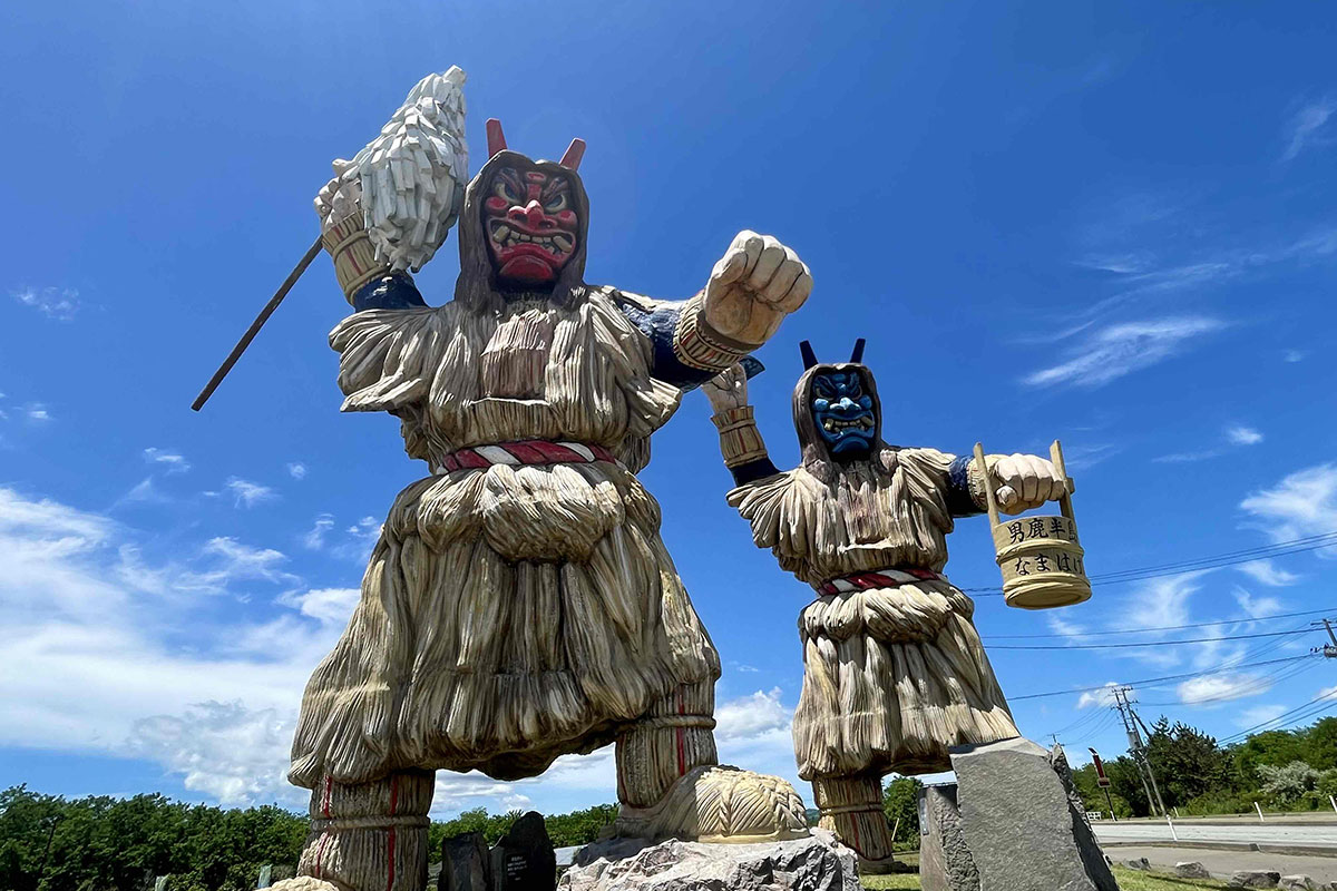 なまはげ立像