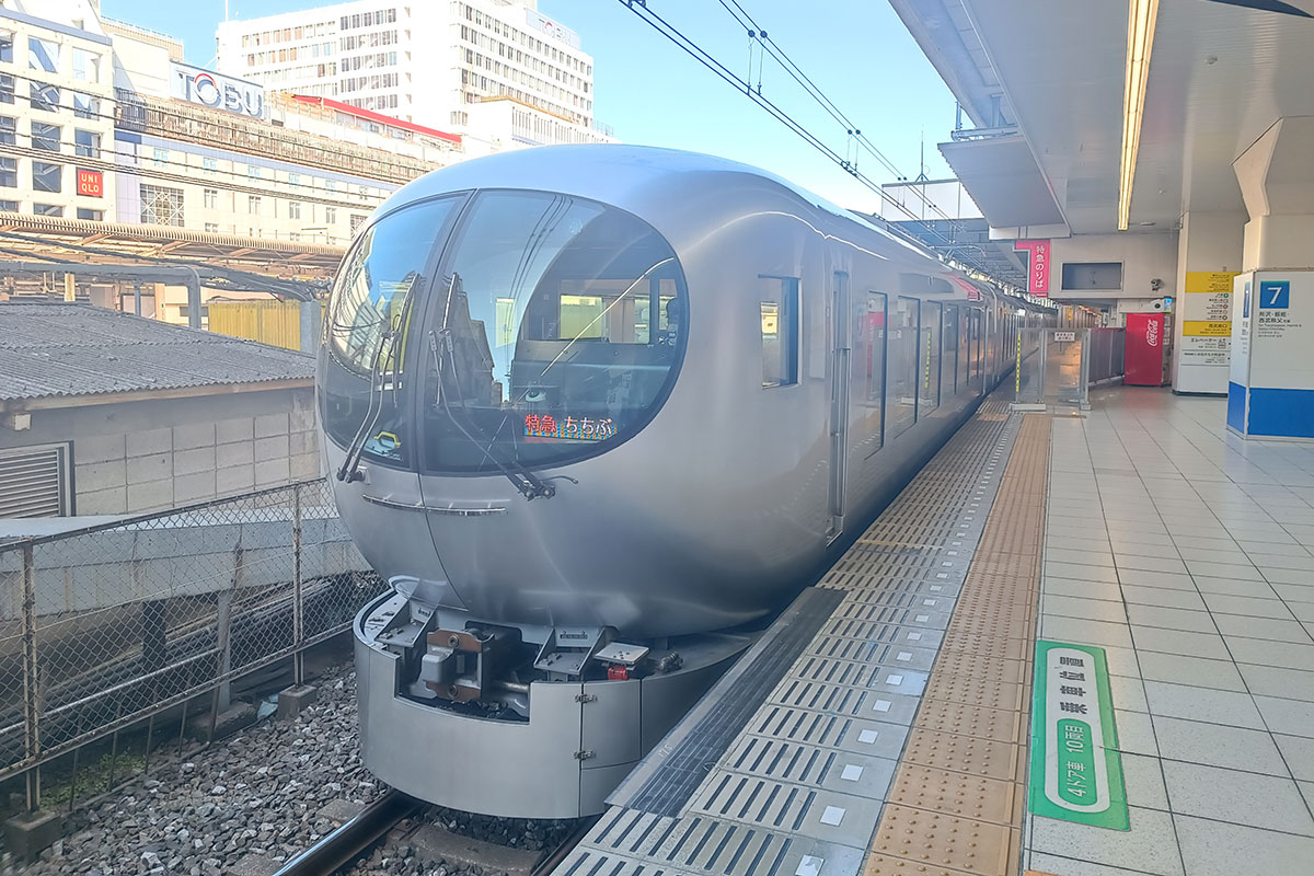 西武特急ラビュー