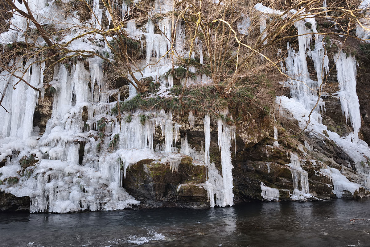 三十槌の氷柱その２