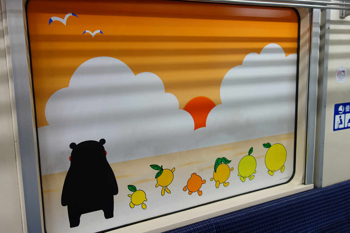 くまモンラッピング車両内②