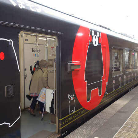 肥薩おれんじ鉄道くまモンラッピング車両①
