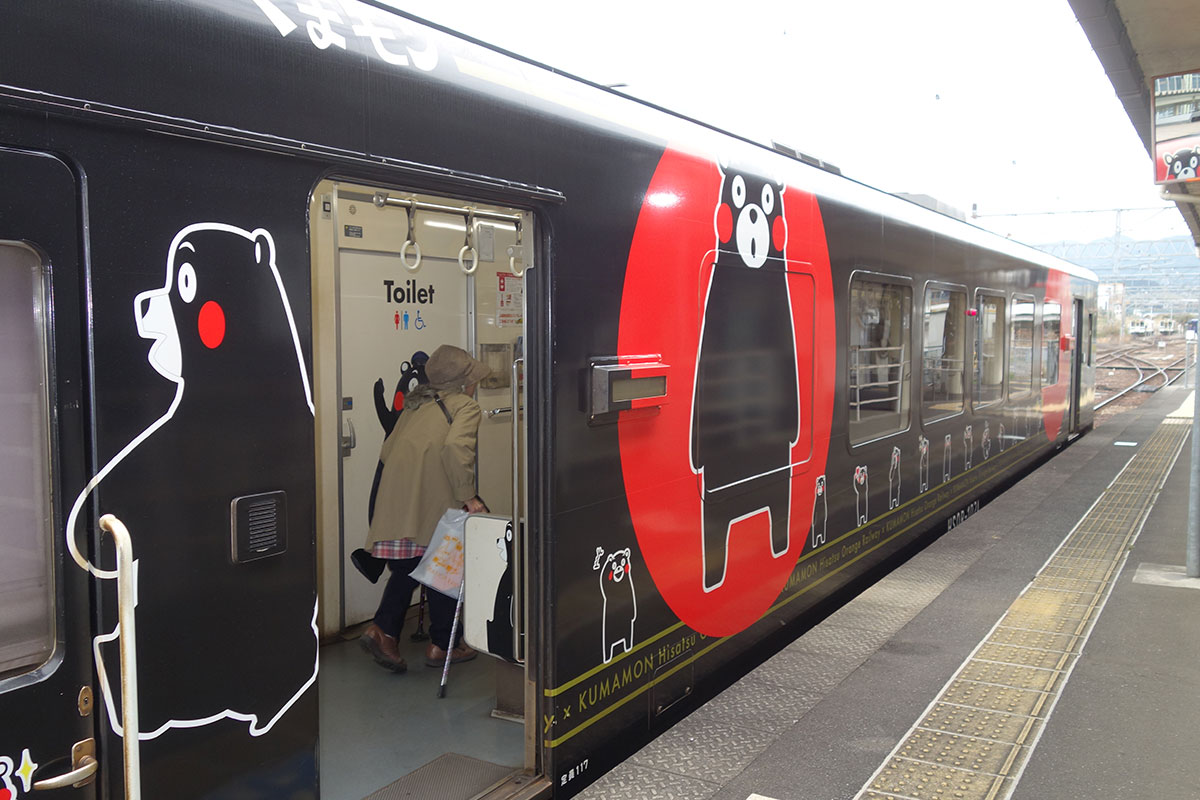 肥薩おれんじ鉄道くまモンラッピング車両①