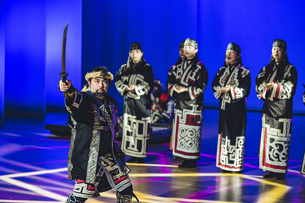 ウポポイ芸能上演エム リ セ（刀の踊り_白老）