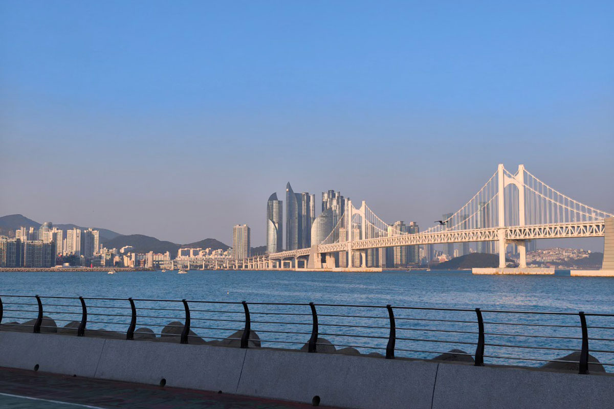 広安大橋と海雲台の高層ビル群