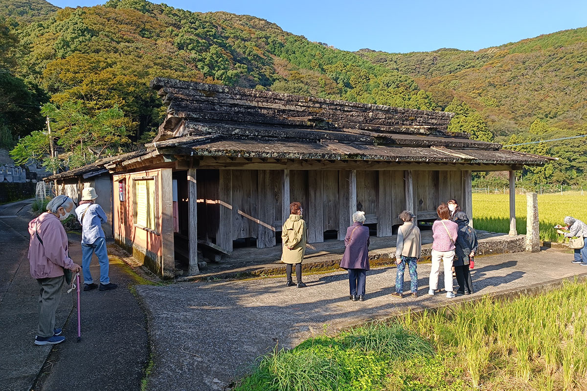 対馬　椎根の石屋根倉庫