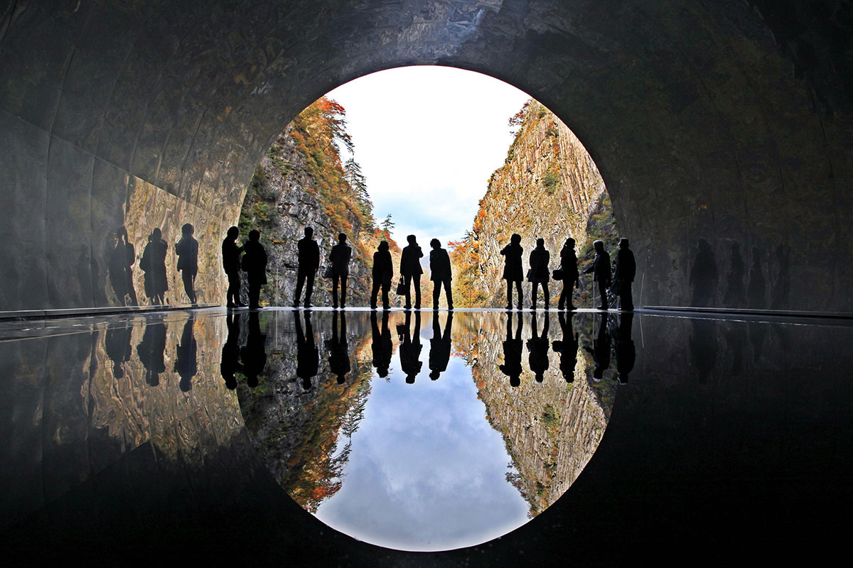 マ・ヤンソン MADアーキテクツ「Tunnel of Light」（大地の芸術祭作品）