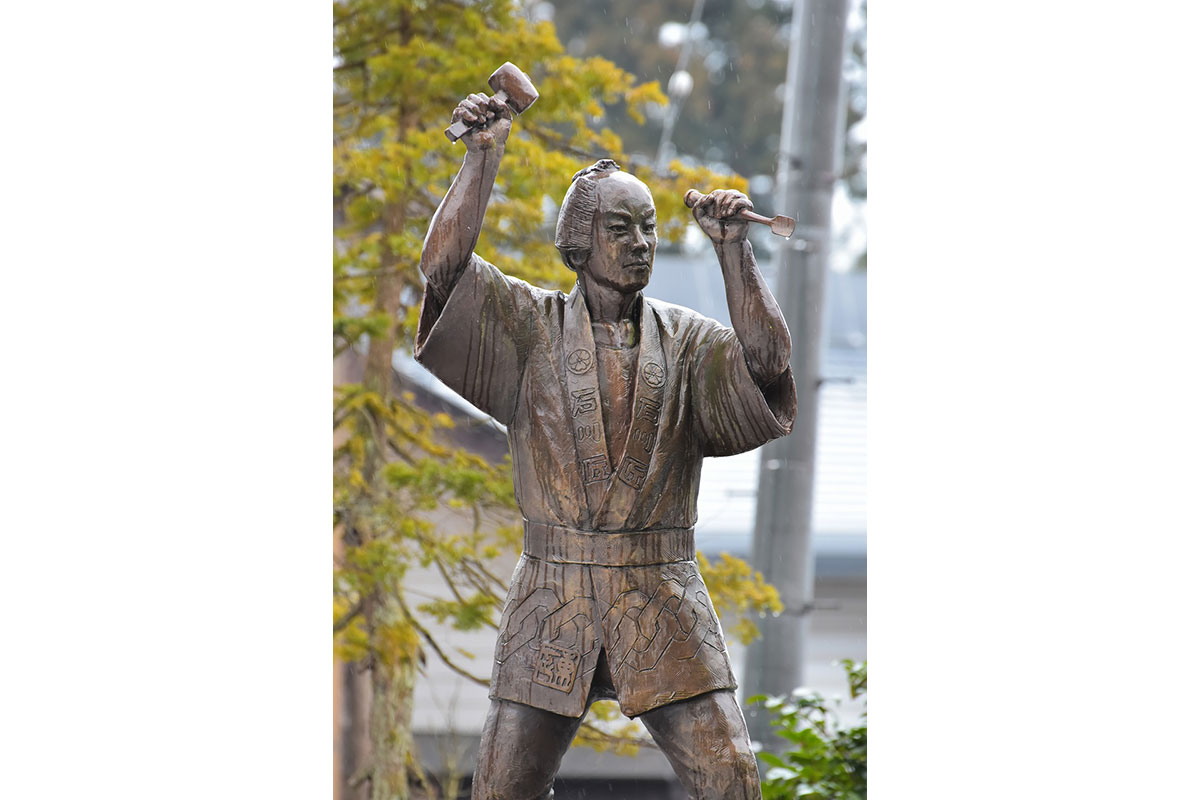 西福寺　石川雲蝶像（魚沼市観光協会　提供）