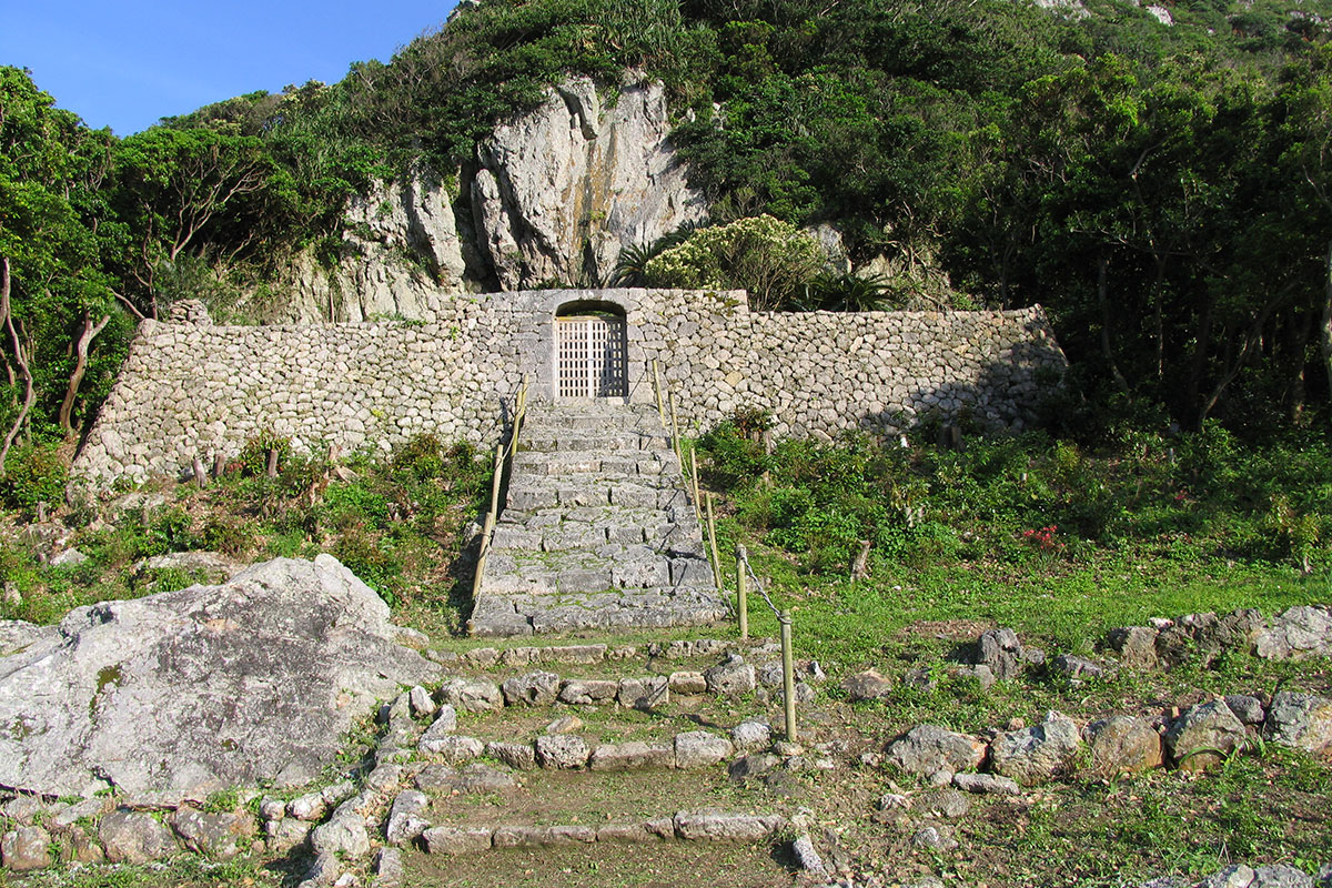 伊是名島玉御殿Ⓒ(一社)いぜな島観光協会
