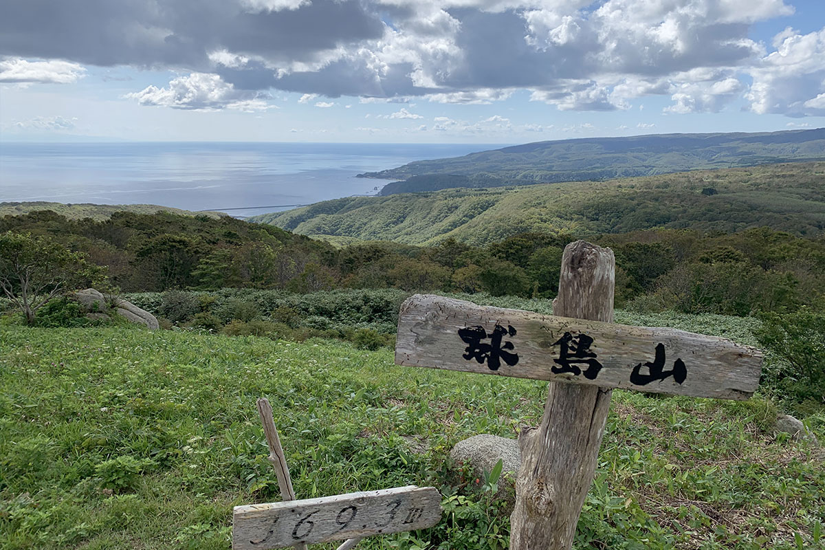 球島山　奥尻島観光協会提供
